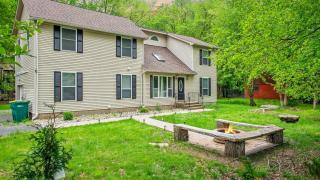 Stylish Mountain Retreat w Hot Tub Firepit Penn Estate Getaway by AvantStay - 8