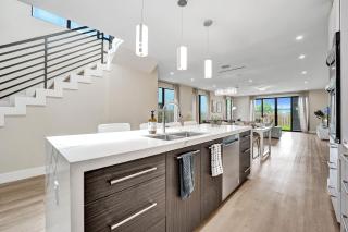 Upscale 4 BDRM Retreat - Mins to Las Olas & Beach - 1