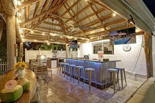 Waterfront with Pool Spa Tiki Bar and 1 mile to Beach - 8