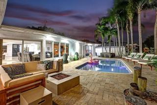 Waterfront with Pool Spa Tiki Bar and 1 mile to Beach - 7