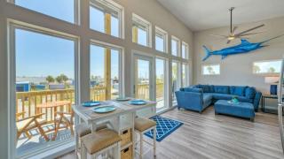 Sleeps 16 2 Homes Priv Pool Ping-Pong 1Block to Alister St. Shops Dining - 4