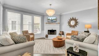 125 Grand Pavillion by AvantStay Steps from Sand - Isle of Palms - 4