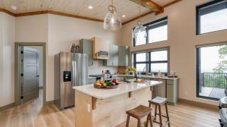 Grand Vista Retreat Luxury Group Retreat w Indoor Pool Arcade 56-Mile Views - 1