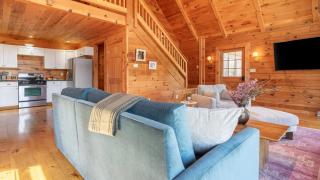 Secluded w Deck Views Hot Tub Ping Pong Hudson in the Berks by AvantStay - 2