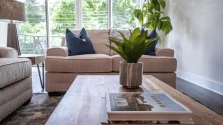 Sleek Modern Stay w Balcony Parking Near Broadway 9th Ave - 4