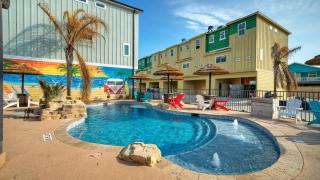 Sleeps 33 4 Condos Walk to the Beach Resort-Style Pool Endless Summer Resort - 9