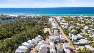 Mins to Beach Access Pet-Friendly Golf Cart 30A White Sands by AvantStay - 1