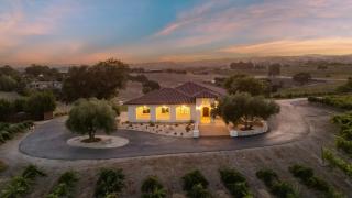 Wine Country Escape w Views Wine Cellar Gym Caterina Dusi Vineyard by AvantStay - 0