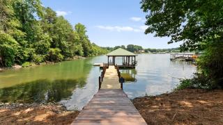 Lake Days by AvantStay Hot Tub Firepit Game Room Private Dock Access - 7