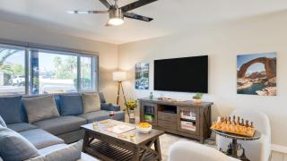 Near Camelback Mtn Old Town Trails Golf Spas w Pool Hot Tub Camelback Casa by AvantStay - 2