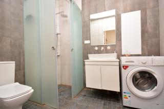 Cozy Modern Apartment with Balcony - 9