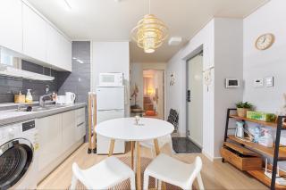 HONGDAE LUNA HOUSE 3Room 5bed - 2