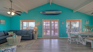 Coastal Retreat w Pool BBQ Sunset Views Beers and Sunshine by AvantStay - 8