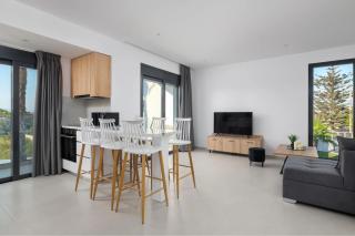 Davlakos Apartments Rea - 8