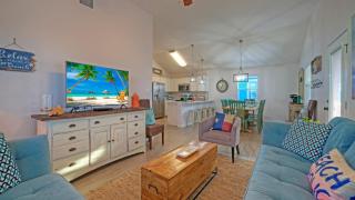 Purple Parrot by AvantStay Heated Pool Beach Access Central Port A Location - 8