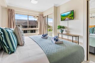 Cairns 2BR Palms Stay Top Floor & Pool View - 8