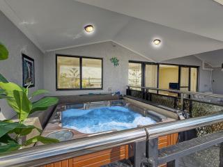 Town Beach Seaview Apartment - 8