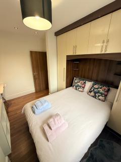 London Westfield Bedroom - 9