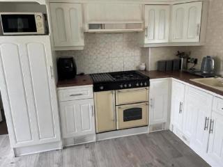 Lovely Caravan With Large Decking Area At Southview Ref 33179S - 2