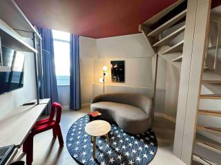 City Hotel - 9