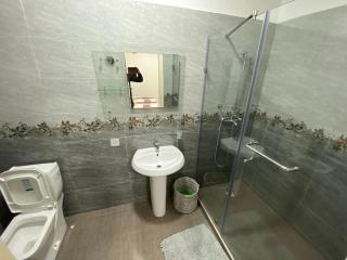 Furnished 2 Bedroom Apartment in Ridge - 2