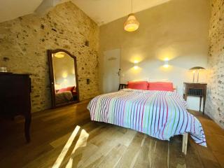 Perche QUEEN's Bedroom in MaisonNomadeChic - 8