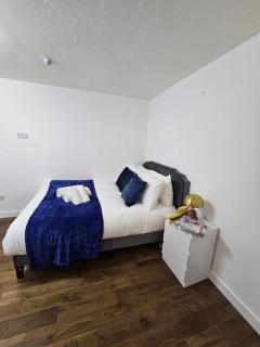 Central 2-Bedroom Leather Lane Apartment - 2