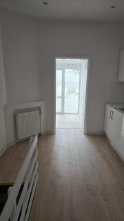 City Escape sleeps 6 - 4