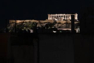 ACROPOLIS CASA Historic Centre Top Floor Elegant Stylish Retreat 150m to Metro & Attractions - Atene - 0