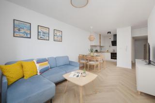 Beautiful & Bright Walowa Apartments with Balcony by Noclegi Renters - Warschau - 0
