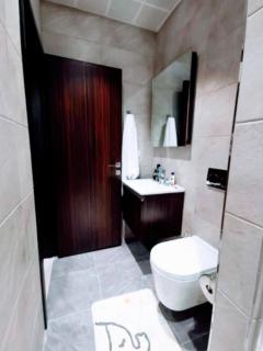 Luxury 2-Bedroom Apartment at Mirage Residence - 4