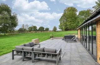 Cedar Barn Getaway 3 Bed Sleeps 6 Parking - 1