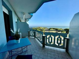 Beachfront flat with sea view - 0