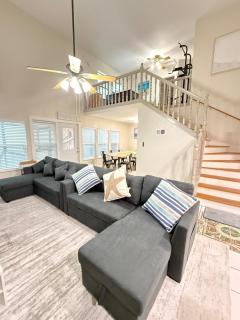 Waterfront 3BR 2BA Home near Kemah NASA Galveston - 4