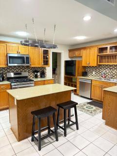 Waterfront 3BR 2BA Home near Kemah NASA Galveston - 2