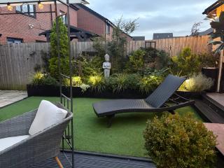 Modern Detached House with multiple parking and large garden next to Anfield Stadium - 3