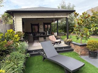 Modern Detached House with multiple parking and large garden next to Anfield Stadium - Liverpool - 3