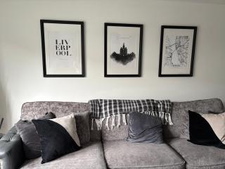 Modern Detached House with multiple parking and large garden next to Anfield Stadium - 1