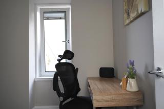 Fresh 3-Bed Flat Prime Falkirk Location - 3