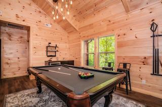 Luxury Cabin with Hot Tub, Game Room and Movie Theater - 5
