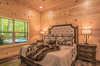 Luxury Cabin with Hot Tub, Game Room and Movie Theater - 9