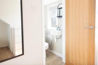 Modern Coastal Retreat in Salcombe, Sleeps 6, Pet Friendly, 2 Car Spaces, Walk to Beaches and Town - 5