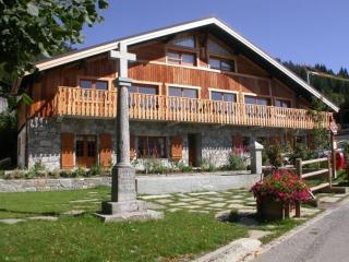 Ferme rénovée 4 ch, 3 sdb, PARKING, WIFI, proche pistes et commerces - FR-1-572-25 - 2