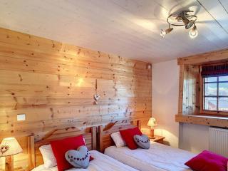 Ferme rénovée 4 ch, 3 sdb, PARKING, WIFI, proche pistes et commerces - FR-1-572-25 - 1