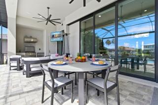 Unleash Sunlit Adventures in Luxe Waterfront Haven - Sunseeker Paradise - Roelens - 5