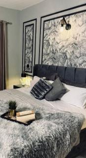 Private Self Check in Luxury 1 bed apartment in F11 - 5