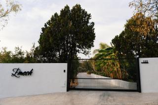 Emesh Boutique Suite - 1