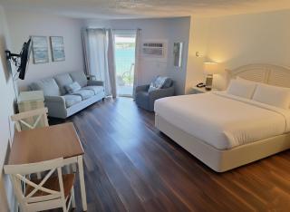 Pointes North Beachfront Hotel - 2 Person Spa Tub Studios - 3