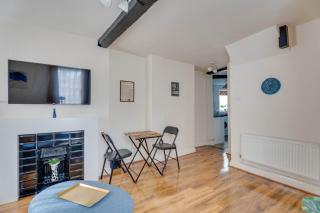 The Old Shoe Shop, 5 Well Lane - 2