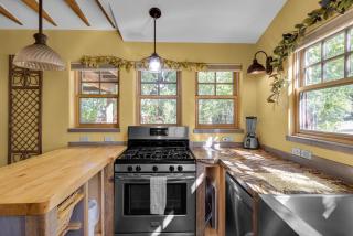Creekside 61 East - 2BR - 4